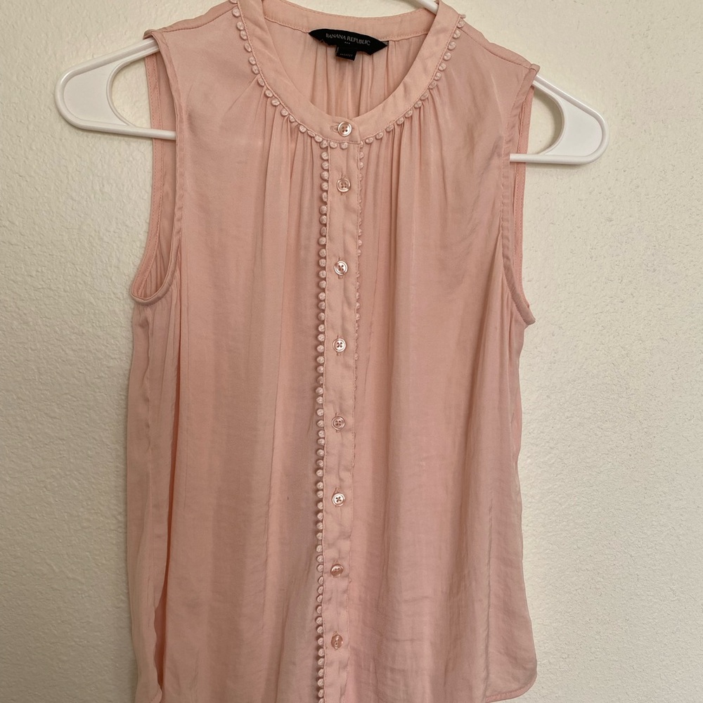 Beautiful Banana Republic sleeveless top